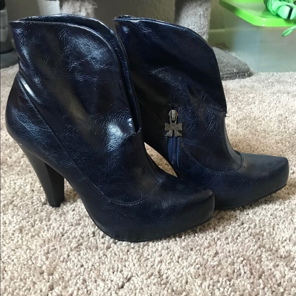 Deep blue size 8 heel boots.